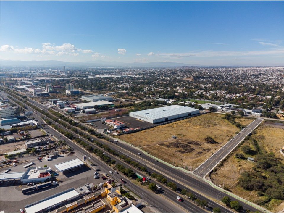VENTA Terreno de uso Mixto 18,500 mts.   Av. Paseo de la República, Col. El Salitre, Querétaro, Qro.