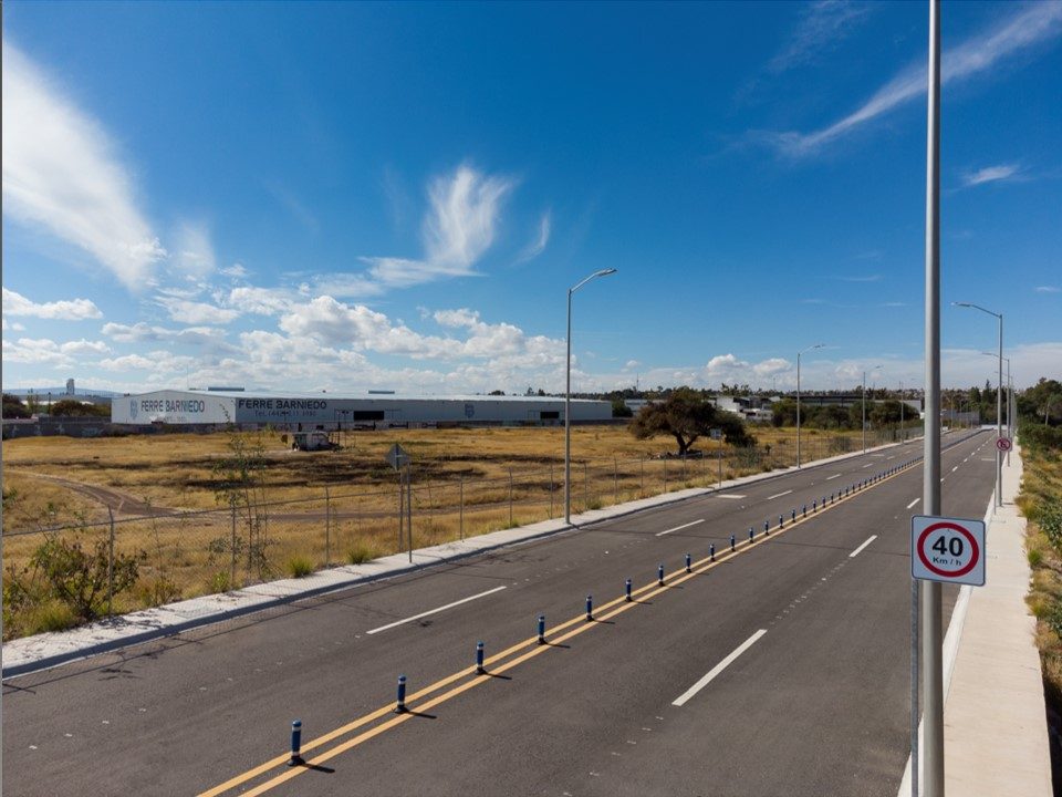 Aportación Terreno Comercial AAA  - (27,392 m2) -  Av. Paseo de la República Qro. /  169 ml de frente